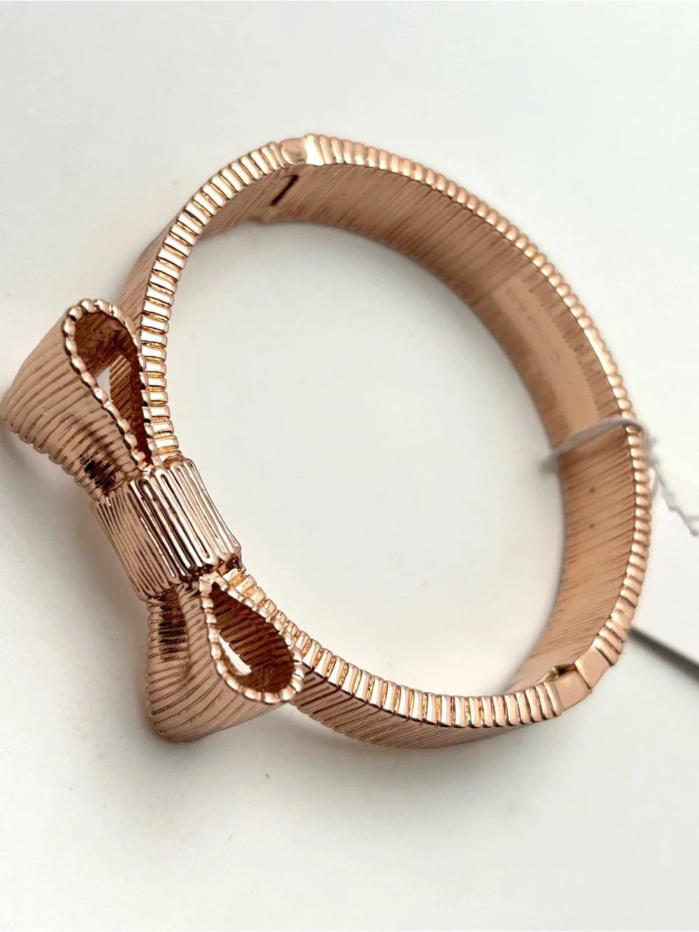 Kate Spade All Wrapped Up Rose Gold Hinged Bangle Bracelet NWT - Picture 2 of 5